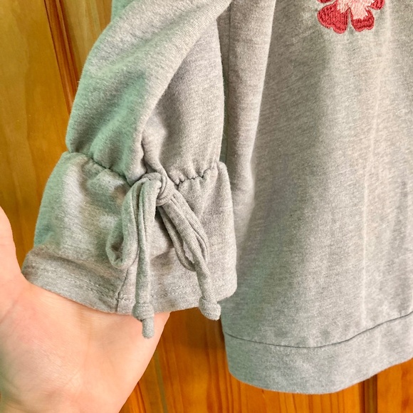 Women’s size small True Craft oversized look cropped warm gray top - Picture 3 of 6